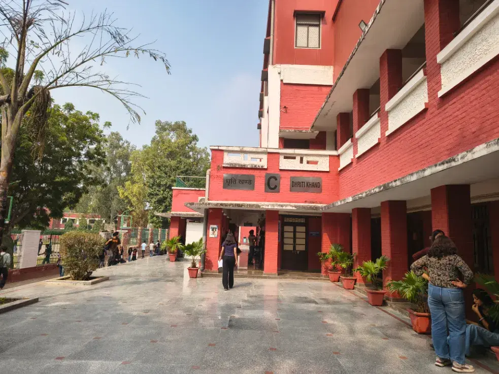 Hansraj College Academic building photo 2
